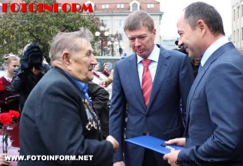 В Кировограде дарили автомобили (фоторепортаж)